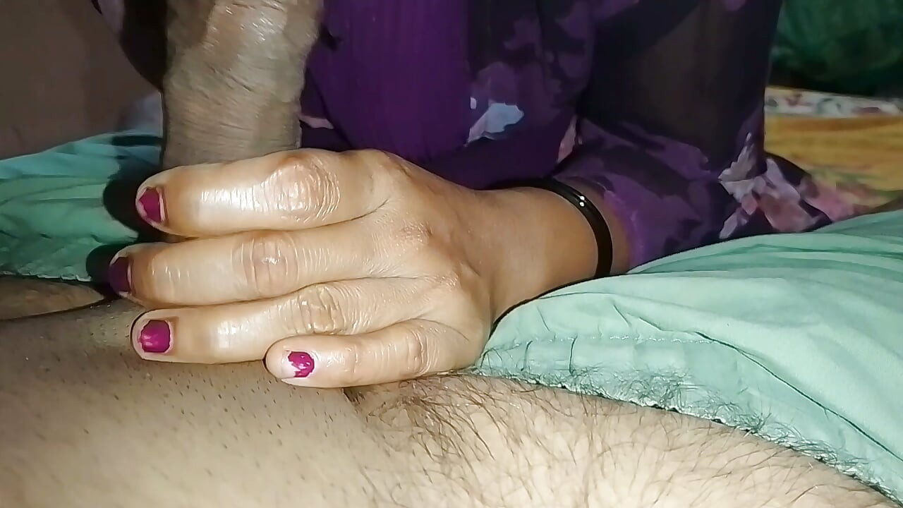 Village girl sucks her husband's penis and pleases him