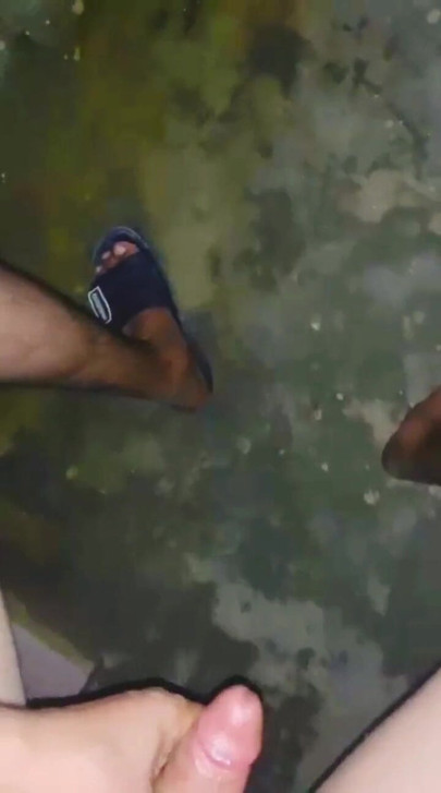 Hoje fui ao meu banheiro e fiz tudo com meu dedo e minhas mãos. Eu me diverti muito. | Clipe 1