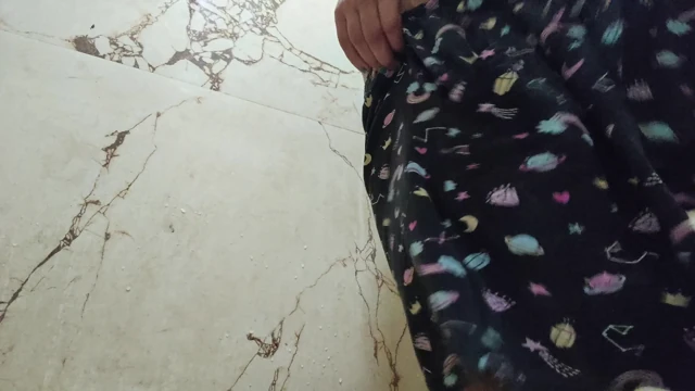 Bhabhi was alone at home and fingered her pussy