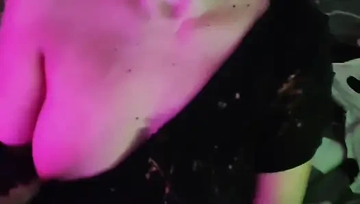 Herrin Domina, pov-blowjob-sklavin, fertig auf ihren großen titten. Volle szene auf faphouse