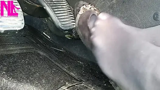Revving in Grey Flats with Chains in Mp4format