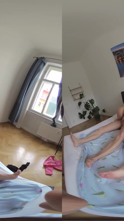 Uzbudljiv trenutak iz "Lady Gang & Maddy Black - Nečuvena orgija prskanja! Najbolji prijatelji razmjenjuju, špricanje i spermu - VR dio jedan"