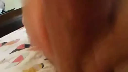 Büyük toplar ve horoz damlayan precum