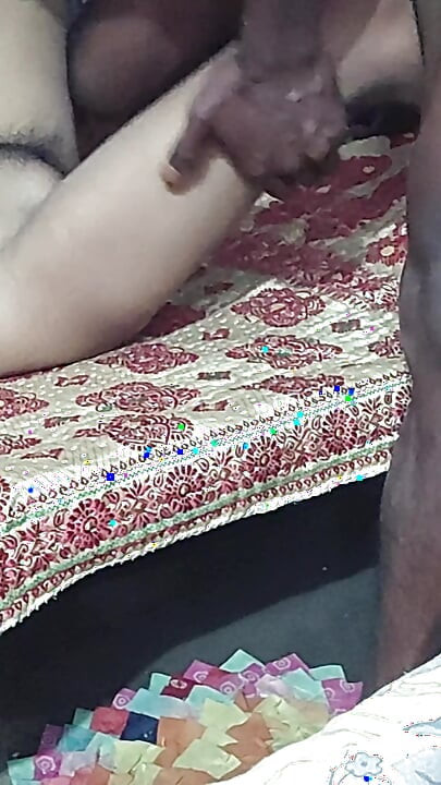 Astaniy desi bhabi apne boyfered ke sat apne rum ke andar apne boyfered ko bula kar