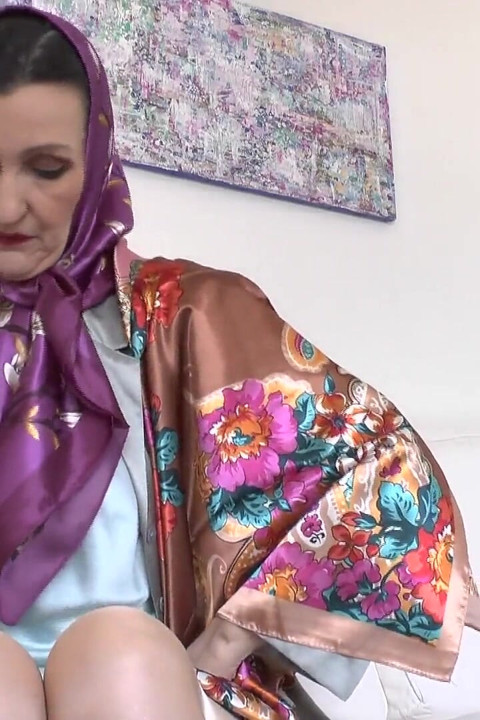 Stepaunt's New Satin Scarves Turn You on! Lady Victoria Valente