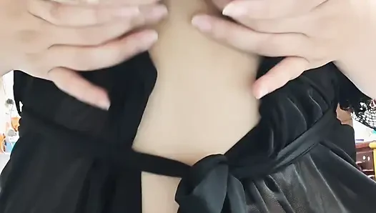 Komm und sieh dir meine sexy großen und großen Brüste an
