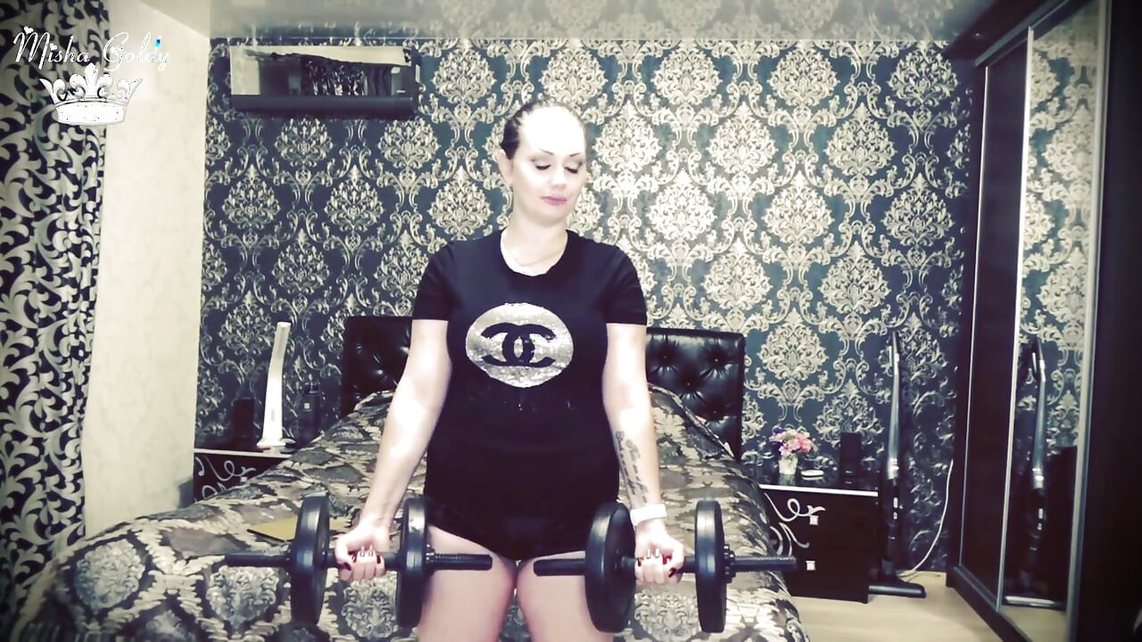 Biceps meydan okuması için 101 ağırlık kaldırma tekrarları!