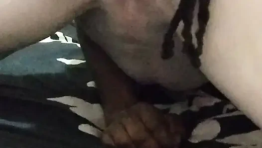 Istri mendapat hadiah dari suami