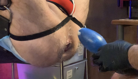 Plug-play mit ToppedToys GapeKeeper 85 und 93 und etwas digitale Stimulation von Ehemann.  Blowjob für fire281 und ihn auch fingern