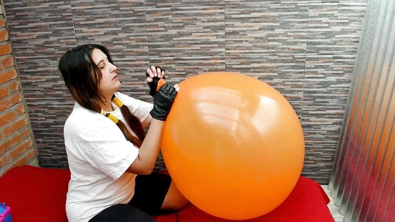 Videl fra DBZ suger og rider en 36-tommers stor ballong - Bunny Looner