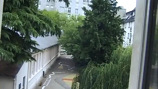 Tante semok dewasa lagi asik masturbasi pakai jari di grup seks liar