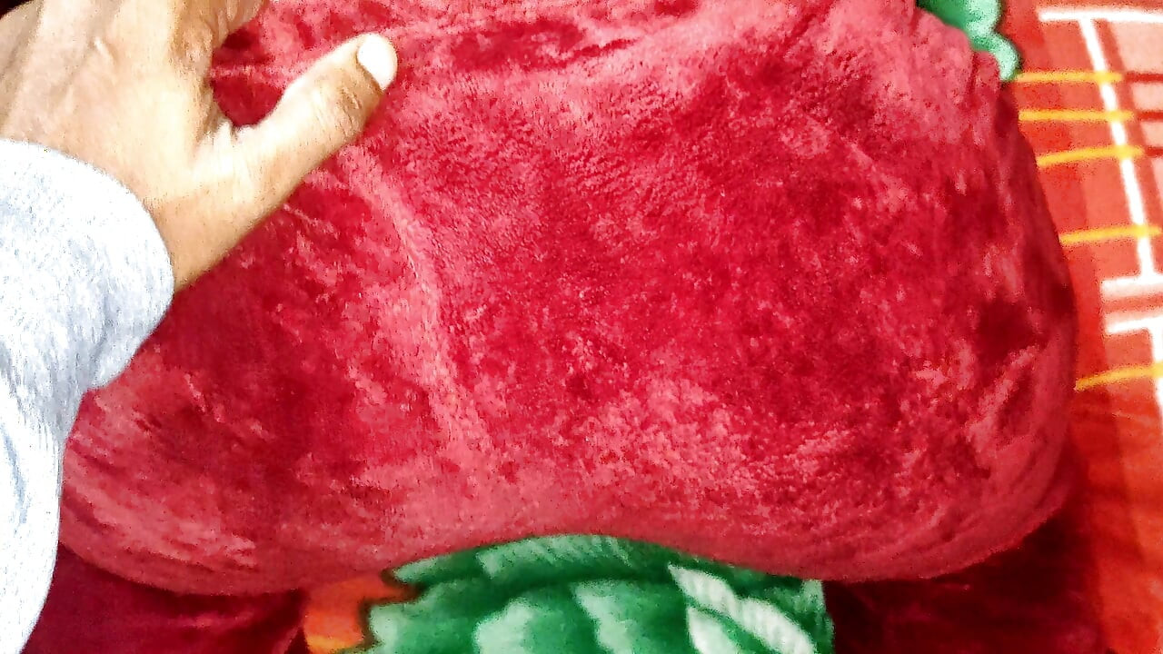 gand bhut tight hai bhabhi. ungli bhi nahi gai gand me