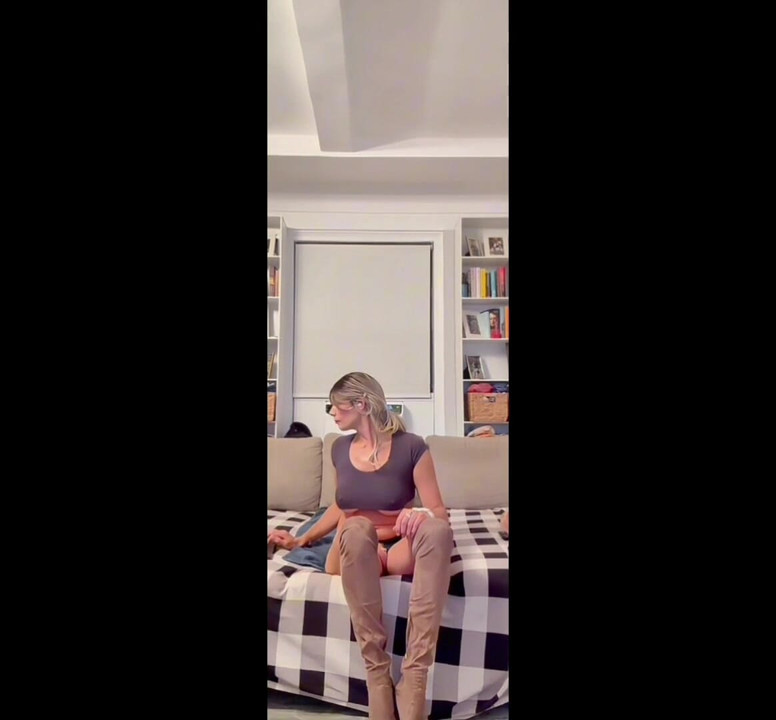 Amanda la sissy troia mostra il suo vestito sexy