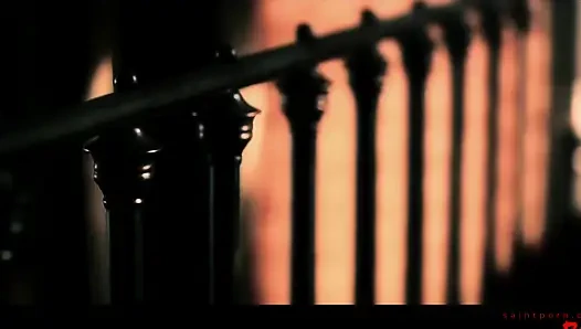 Bella pertama kali dijelajahi dan muncrat di klimaks