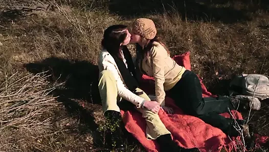 Kara Price и Audrey Rose - горячие лесбиянки, которые используют секс-игрушки