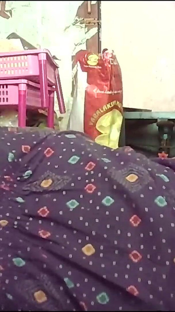 Detik ikonik dari "isteri rumah kampung India bercium panas"