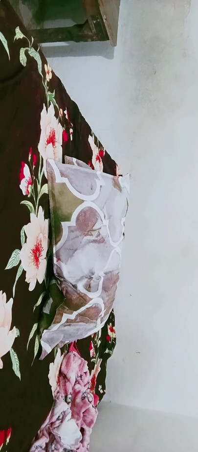 Fantasma seduce a la sexy Reshmi en privado