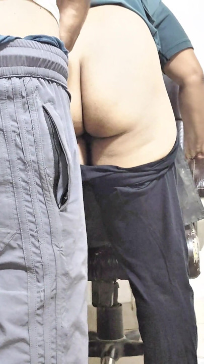 최고의 노동자를 따먹는 인도 상사