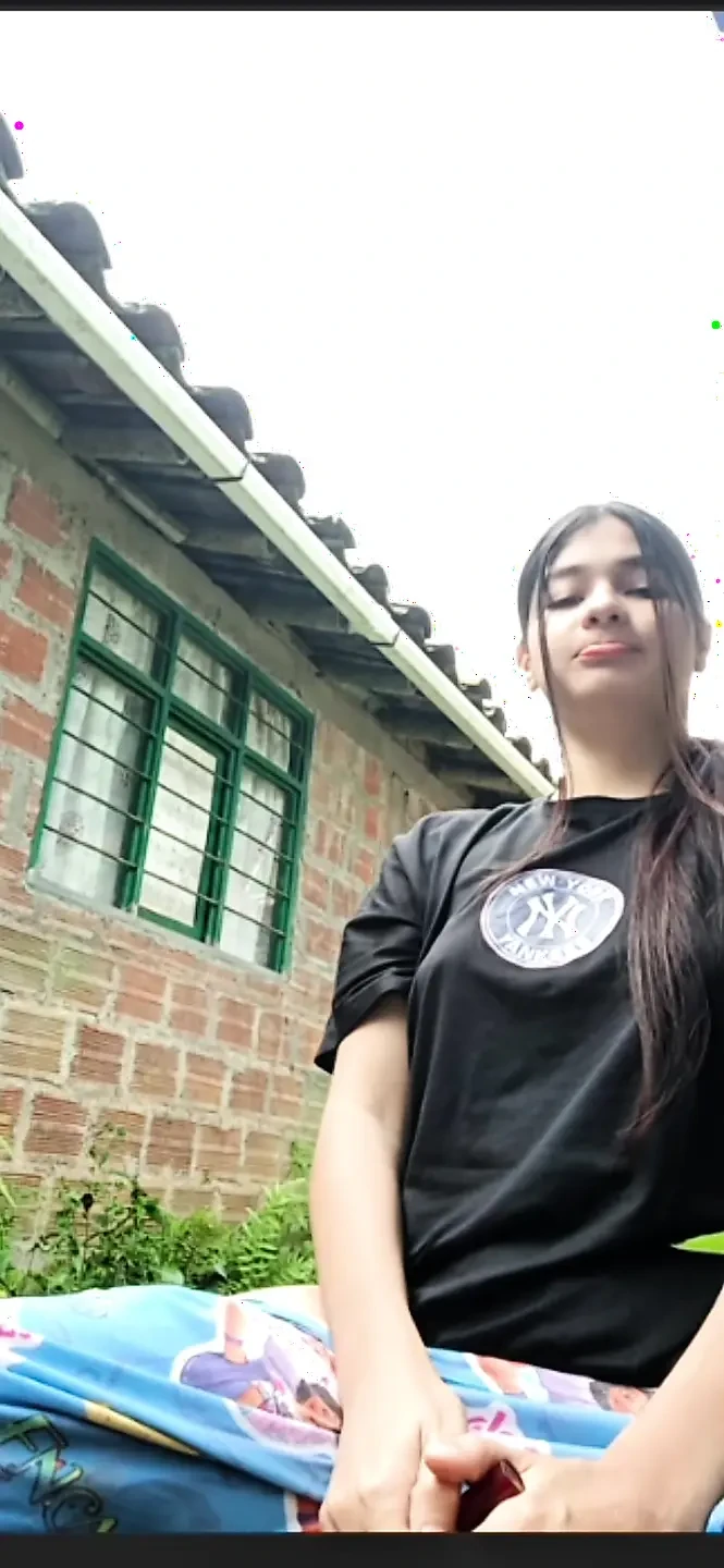 Sexy Girl Streams and Touches Herself for Fans