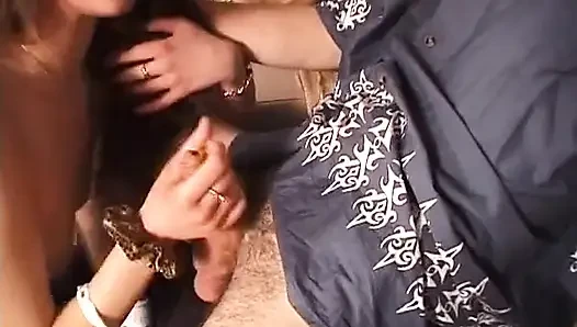 Genç kız oyuncu seçmelerinde yarak emiyor ve amcığını yalatıyor
