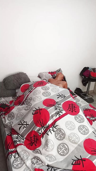 Horny stepdaughter can't stand it and asks her stepdad to fill her pussy