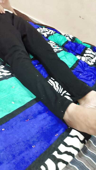 Romantische porno-features, paare, die an viel vorspiel beteiligt sind, wie fingern, muschi lecken