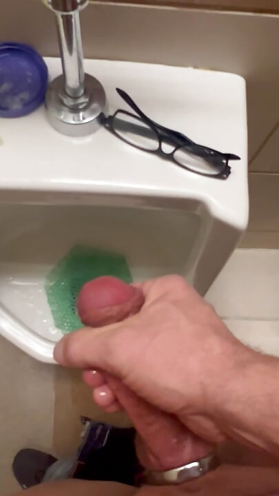 Dirty Hospital Urinal Play!