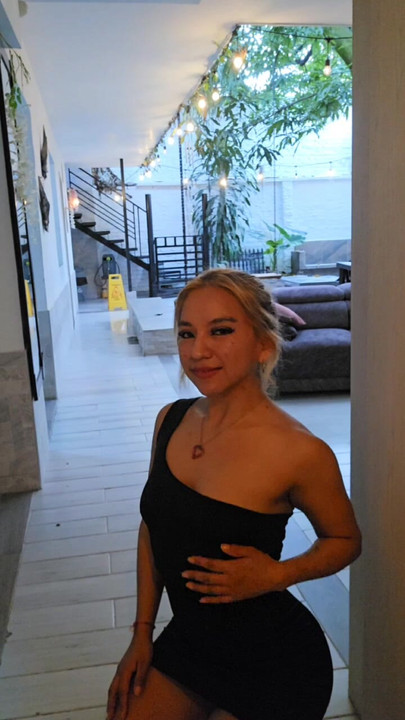 รักคนสวยของกู! สุขสันต์วันเสาร์ ครั้งสุดท้ายที่เราใช้เวลาปีนี้ คุณจะมาร่วมกับผมไหม? เพื่อไม่ให้ผ่านมันคนเดียว