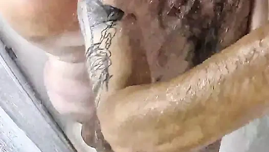 Kejutan mandi sepong kontol suami