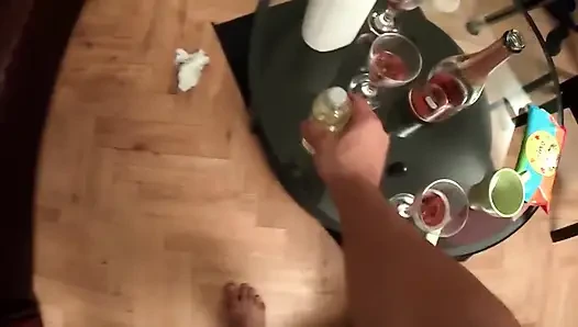 Ateşli Esmer Çifte Penetrasyon Kanepede Yolculuk Yapıyor