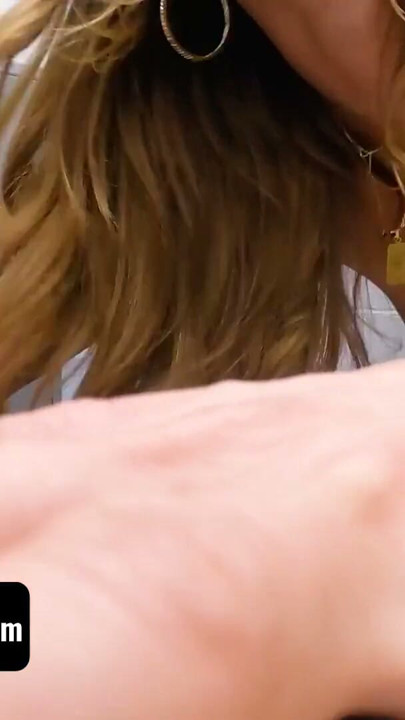 超淫乱な美女アテナ・アンダーソンが欲情した警備員に支配される - Shoplyfter Mylf | Clip 2