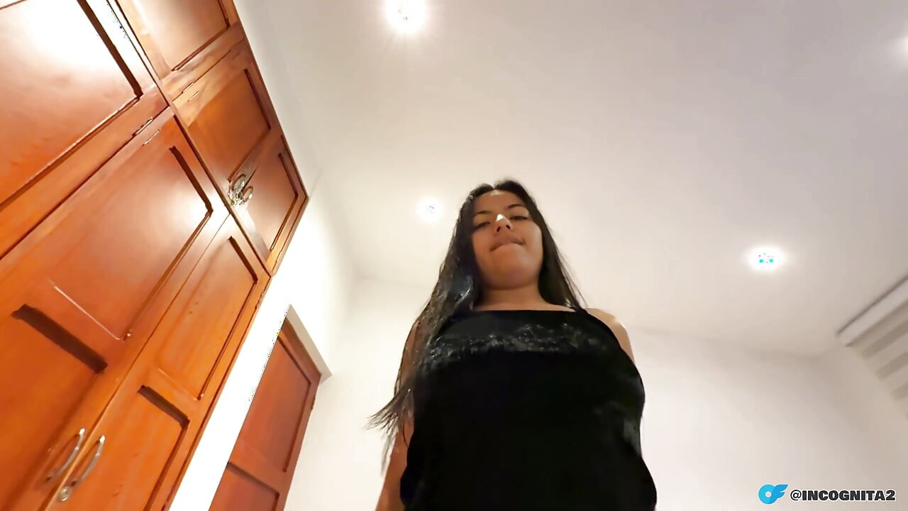 Delim sobu sa polusestrom i jebem je