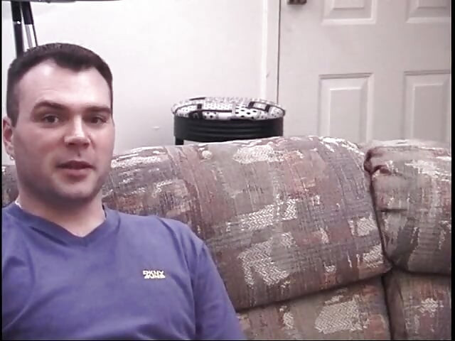 Young geeky dude opens his legs wide for his boyfriend to drill his ass
