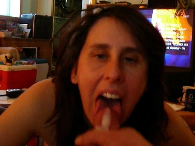MILF gets a cumshot