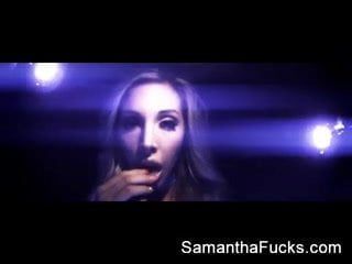 Samantha melancap dalam lampu hitam super panas ini solo