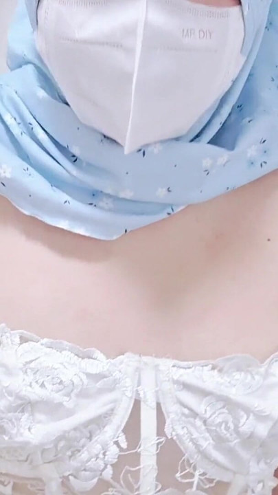 POV: Hijabi Boobies Tease Du beder mig om at have på, så det gør jeg. | Klip 2