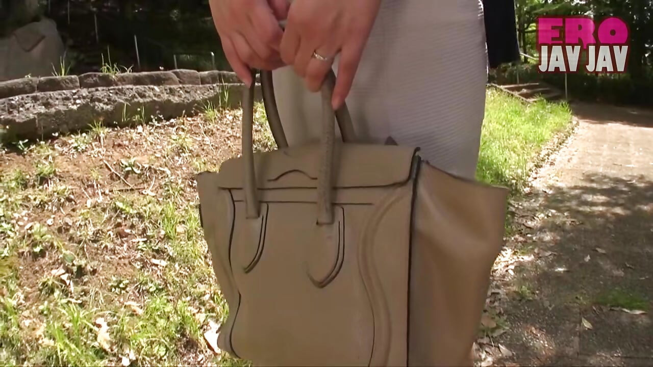 Desbordante placer de la esposa tetona Maho Shiina, primera parte