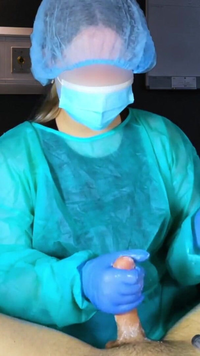 Doktor odebral vzorek spermatu pacienta v nemocnici. Mučení po orgasmu | Klipy 1