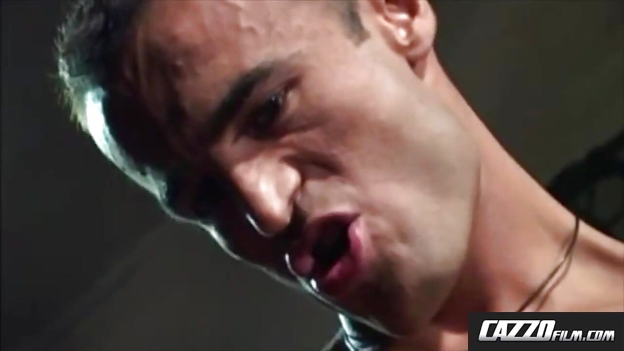 CAZZOfilm - Sesija u tamnoj komori