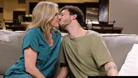 Mommy's Boy - медсестра милфа Cory Chase научила пасынка как надевать презерватив, теперь она хочет, чтобы он снял это