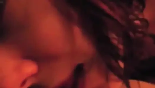 Tätowiertes kitzeln kriegt mike tief in den hals