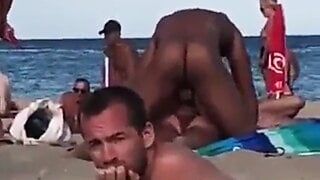 Baise à la plage