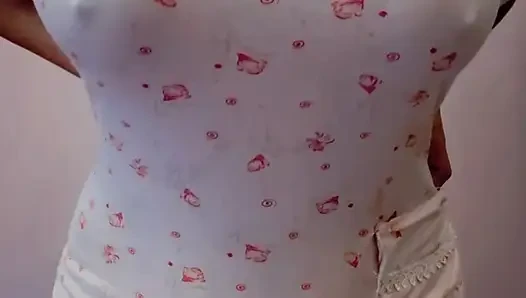 Ayo kita main dengan payudara merah mudaku