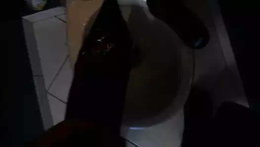je pisse dans ses escarpins