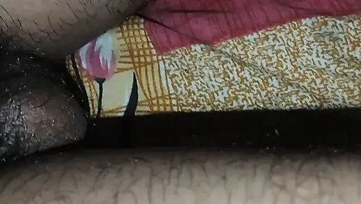 Hintli kadının götüne vurdu