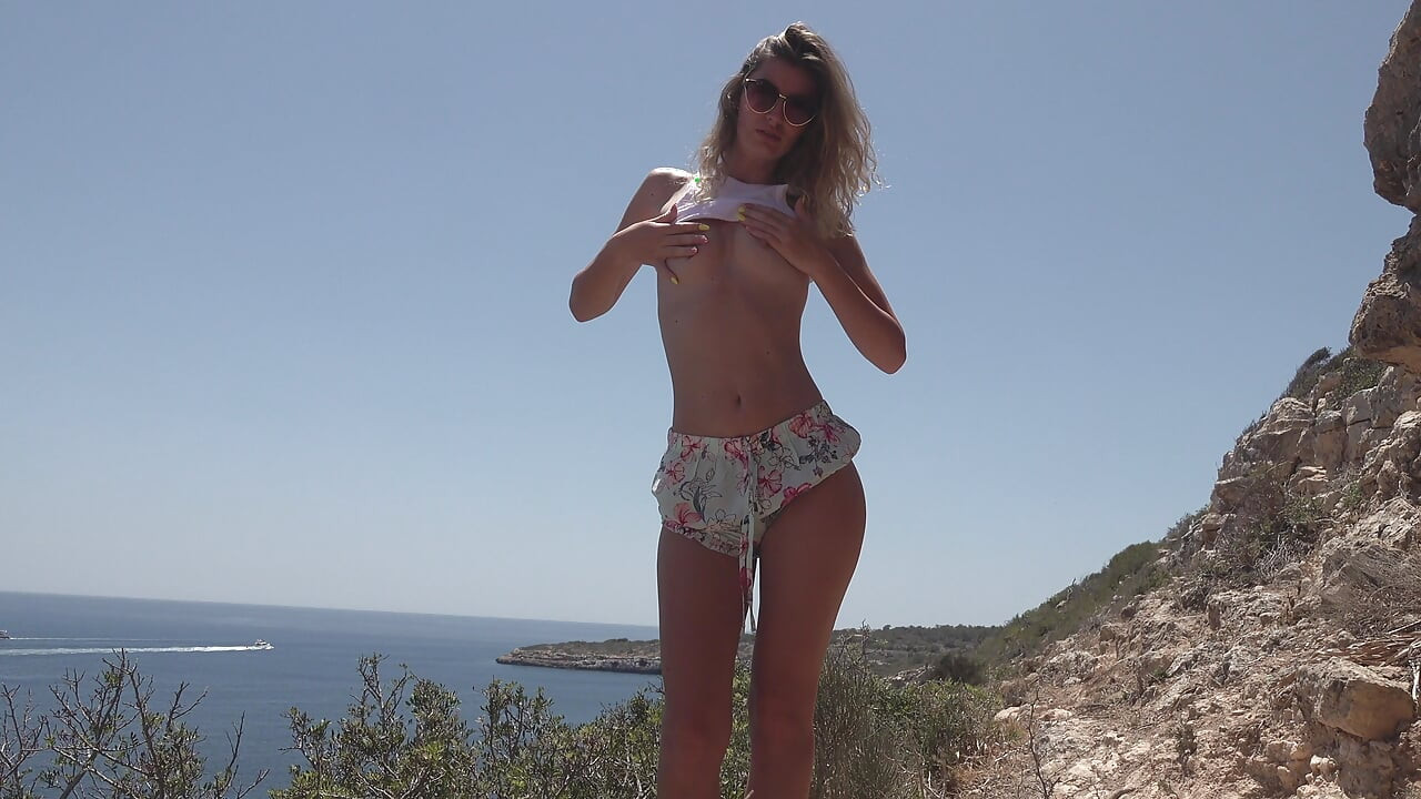 Super Sexy German Babe Gets a Big Facial on the Beach
