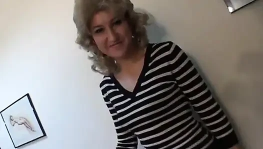 Lina pertama kali bugil
