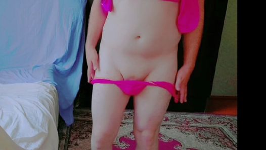 Różowe spodnie różowa sukienka seksowna młoda gejowska crossdresser maminsynek duży tyłek duży tyłek białe ciało długie nogi lady boy dziewczęcy emo boy