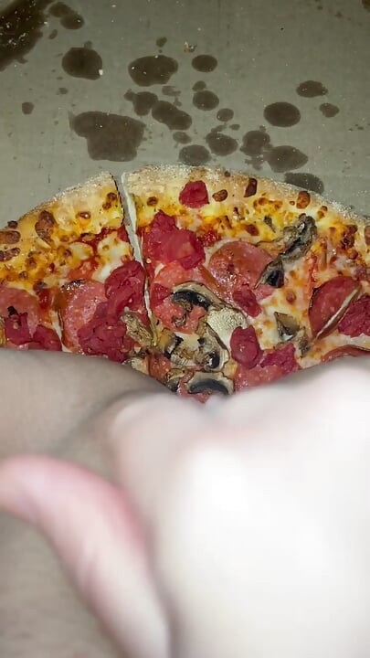 PIZZA TEEN MASTURBATION -KINKY FOOD FETISH-FEMALE WEIRD ARAB PORN-REAL ORGASM- AMATEUR- ARABIAN SNOWWHITE-USA LOS ANGELES 2025 G