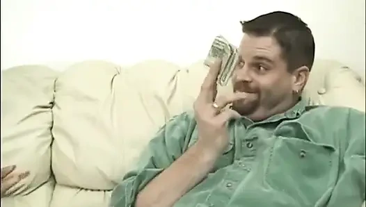 Черная девушка с большими сиськами обожает большой белый член во рту в киске